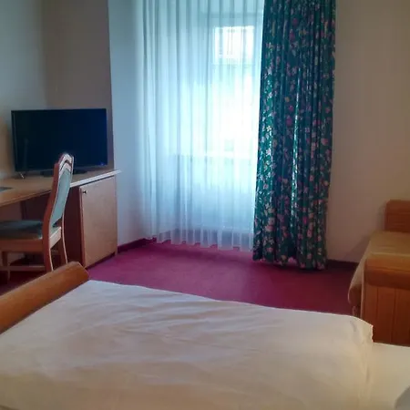 Hotel Altstadt- Und Businesshotel Pfaubraeu - Brauereigasthof - Fruehstuecksbuffet - Kostenfreie Radgarage - Hunde Willkommen 3*