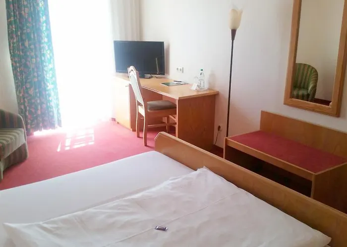 Altstadt- Und Businesshotel Pfaubraeu - Brauereigasthof - Fruehstuecksbuffet - Kostenfreie Radgarage - Hunde Willkommen Hotel