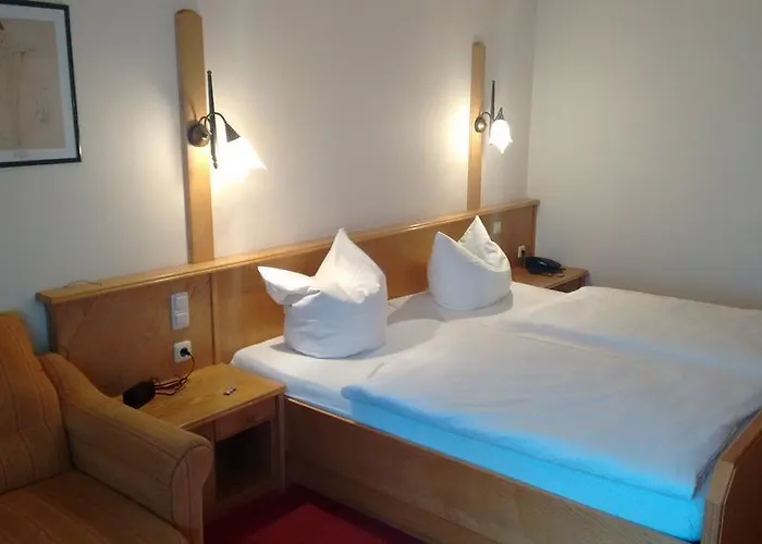 Altstadt- Und Businesshotel Pfaubraeu - Brauereigasthof - Fruehstuecksbuffet - Kostenfreie Radgarage - Hunde Willkommen