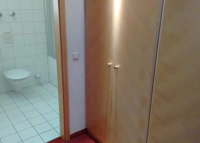 Hotel Altstadt- Und Businesshotel Pfaubraeu - Brauereigasthof - Fruehstuecksbuffet - Kostenfreie Radgarage - Hunde Willkommen
