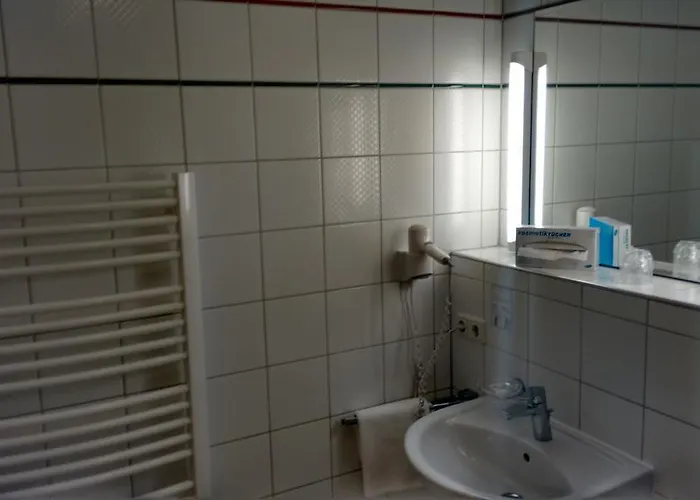 Altstadt- Und Businesshotel Pfaubraeu - Brauereigasthof - Fruehstuecksbuffet - Kostenfreie Radgarage - Hunde Willkommen Trostberg an der Alz