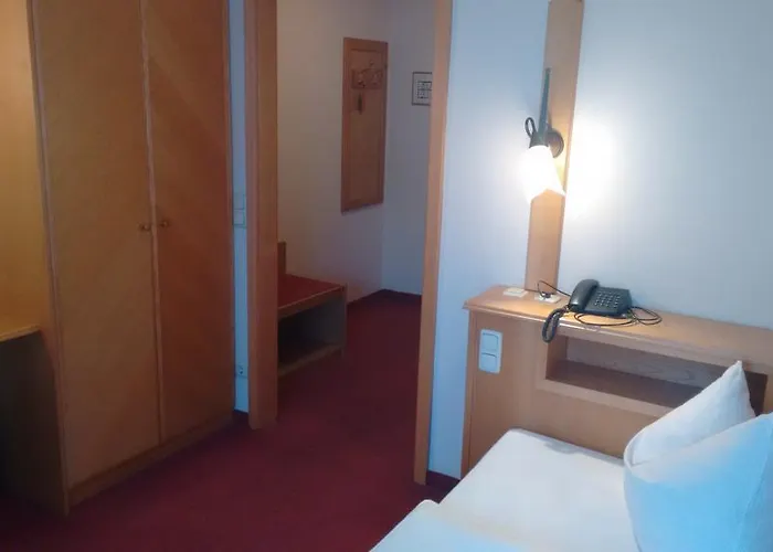 Hotel Altstadt- Und Businesshotel Pfaubraeu - Brauereigasthof - Fruehstuecksbuffet - Kostenfreie Radgarage - Hunde Willkommen 3*
