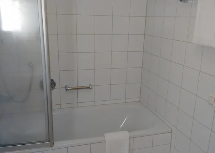 Altstadt- Und Businesshotel Pfaubraeu - Brauereigasthof - Fruehstuecksbuffet - Kostenfreie Radgarage - Hunde Willkommen 3* Trostberg an der Alz