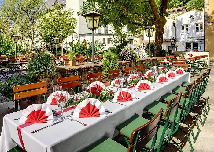 Altstadt- Und Businesshotel Pfaubraeu - Brauereigasthof - Fruehstuecksbuffet - Kostenfreie Radgarage - Hunde Willkommen Hotel Trostberg an der Alz