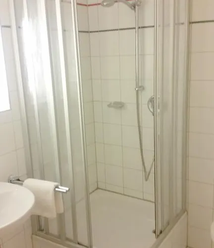 Altstadt- Und Businesshotel Pfaubraeu - Brauereigasthof - Fruehstuecksbuffet - Kostenfreie Radgarage - Hunde Willkommen 3* Trostberg an der Alz