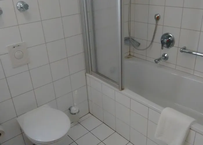 Altstadt- Und Businesshotel Pfaubraeu - Brauereigasthof - Fruehstuecksbuffet - Kostenfreie Radgarage - Hunde Willkommen Hotel Trostberg an der Alz
