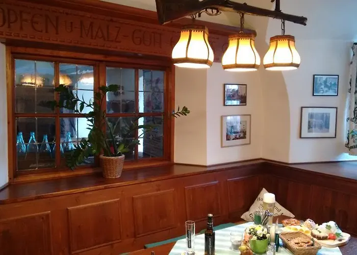 Altstadt- Und Businesshotel Pfaubraeu - Brauereigasthof - Fruehstuecksbuffet - Kostenfreie Radgarage - Hunde Willkommen 3* Trostberg an der Alz